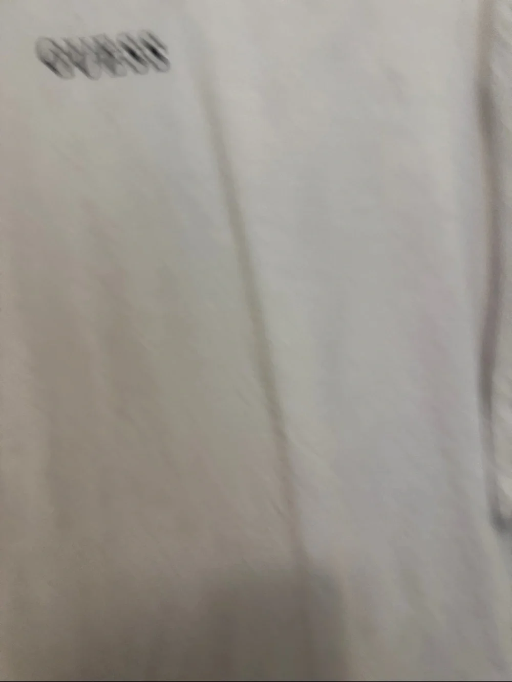 GUESS Minimalist Logo Tee - Picture 3 of 7